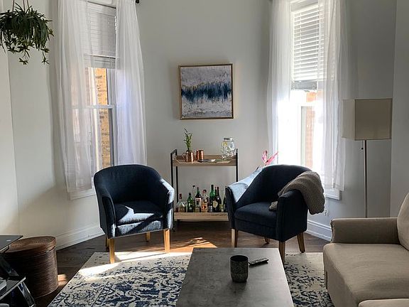 3rd image of 1155 W Wrightwood Ave APT 2R