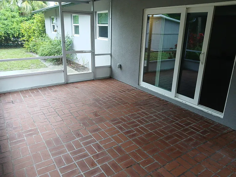 709 SE Alamanda Way — Photo 5