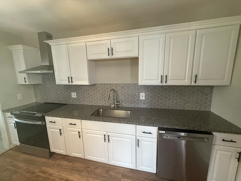 131 W Line St — Photo 20