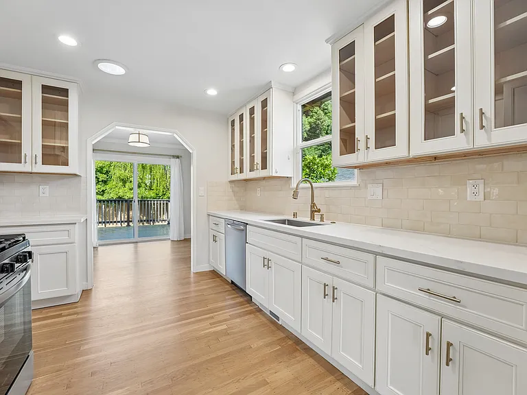 543 Liberty St — Photo 11