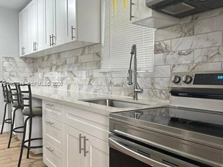 15 NW 31st Ave #15 — Photo 11