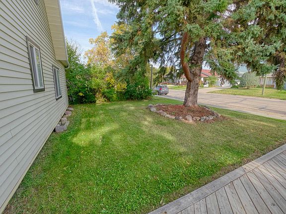 3rd image of 4947 49th Ave
