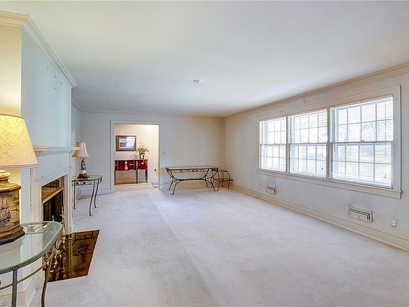 3rd image of 1309 Woodland Pl