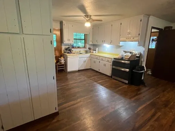 420 W Kelly Rd, Pleasantville, TN 37033