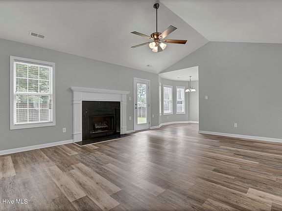 4th image of 401 Joy Court