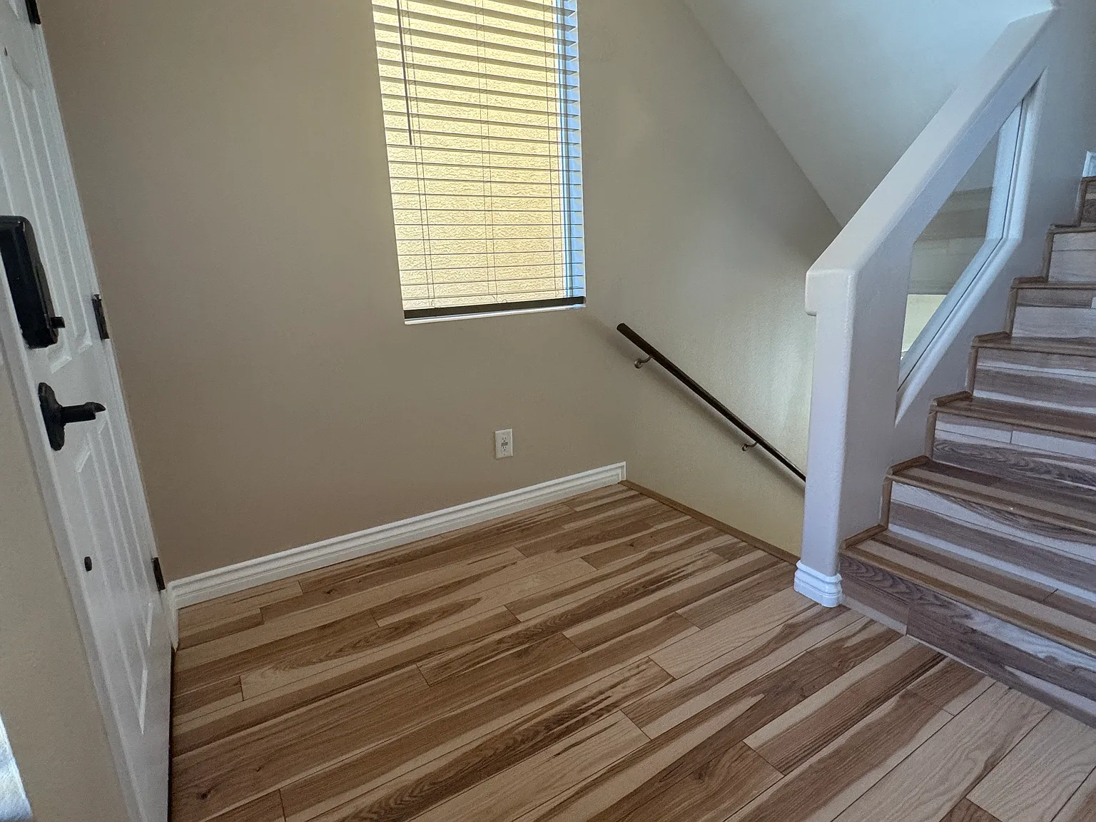 3 bed, 2014 sqft, $2,400 — Photo 2