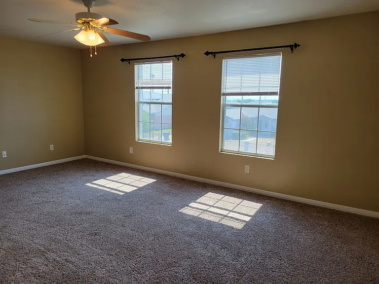 2611 Echo Dr — Photo 23