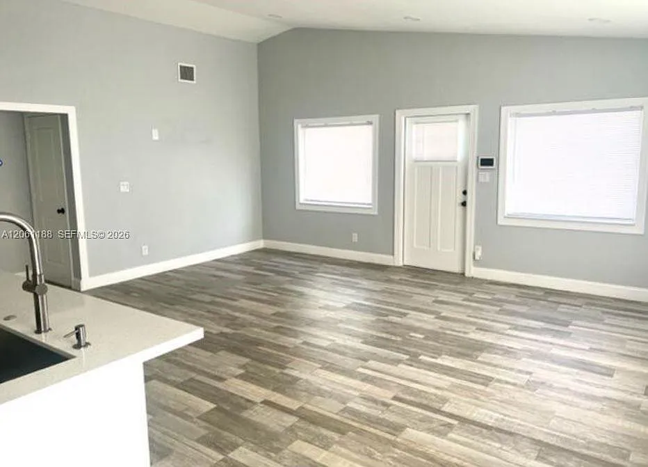 Studio, 4.0 bath, 1118 sqft, $2,450 — Photo 3