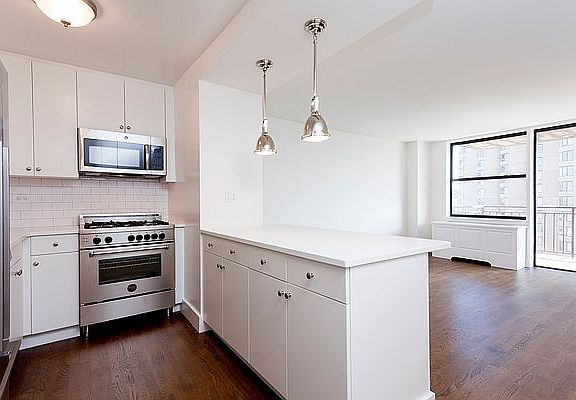 4th image of 330 E 39th St APT 28b