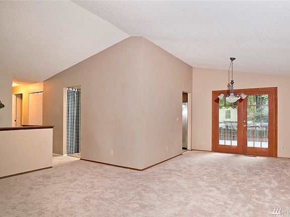 5th image of 996 NE Melia Ln