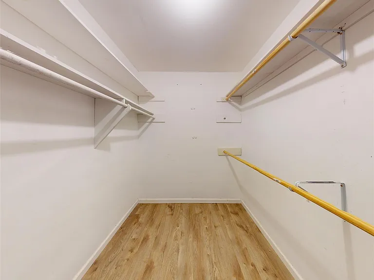 5221 Cottonwood Cir — Photo 15