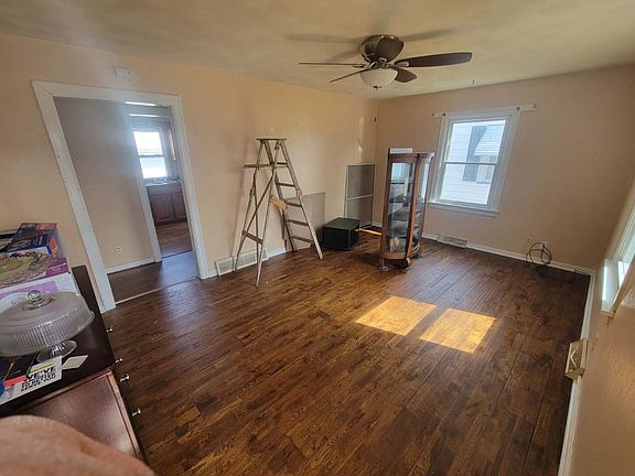 2nd image of 1430 E Vanderhoof St