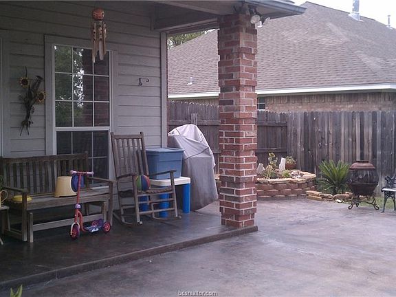 2nd image of 610 Brussels Dr