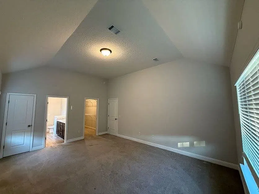 3 bed, 1535 sqft, $1,900 — Photo 4