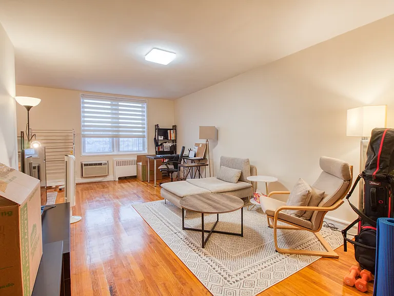 2160 Center Ave #4S — Photo 1