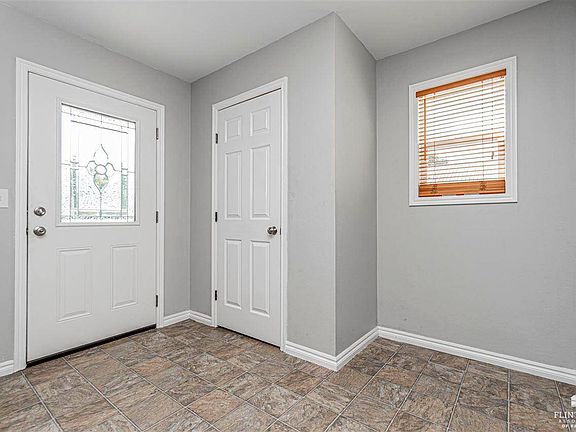 3rd image of 617 Marshall Ave