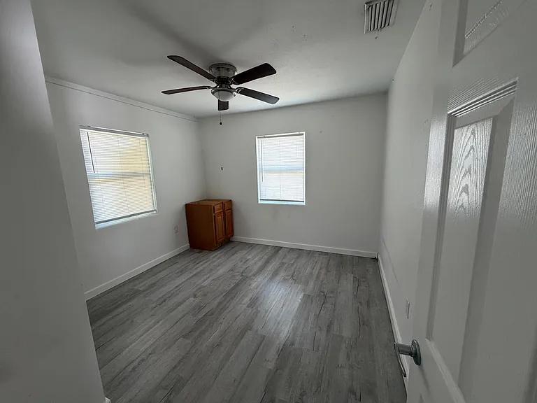20 Laurel Rd E — Photo 13