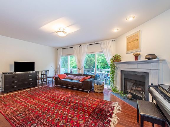 2nd image of 41 Canterbury Ln