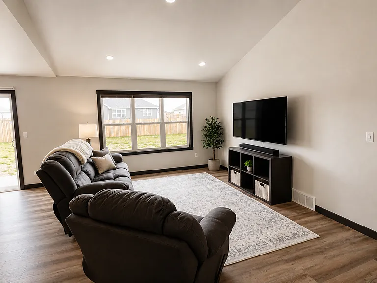 4614 Richard Ln — Photo 3