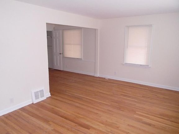 3rd image of 1921 Eagle Dr