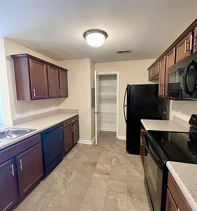 3rd image of 121 Colonnade St #11078135
