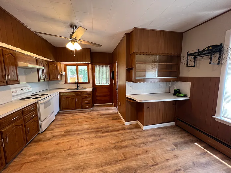 136 Sanders Rd — Photo 4
