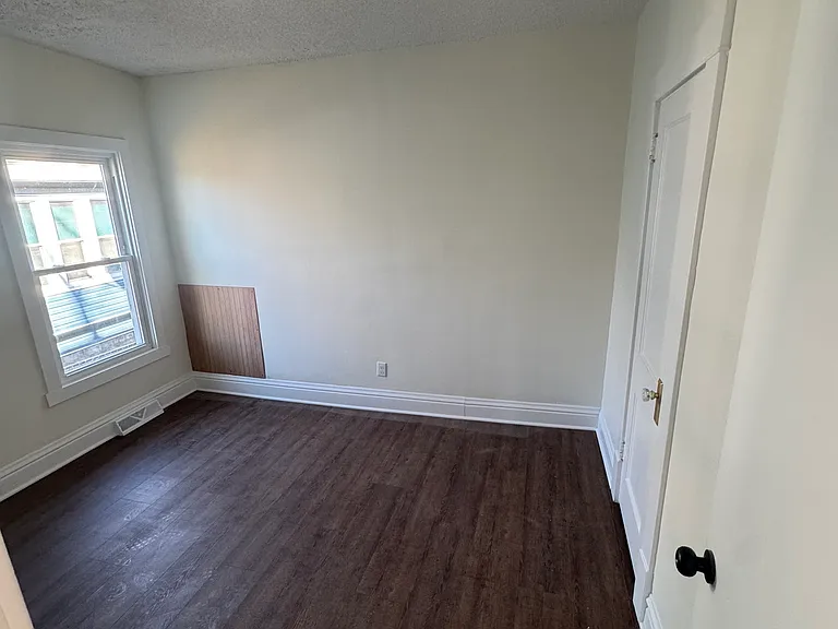 940 Becker St — Photo 8