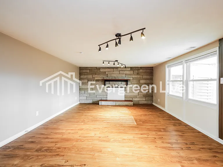 10941 Corona Rd — Photo 10