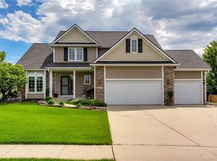 4327 159th St, Urbandale, IA 50323