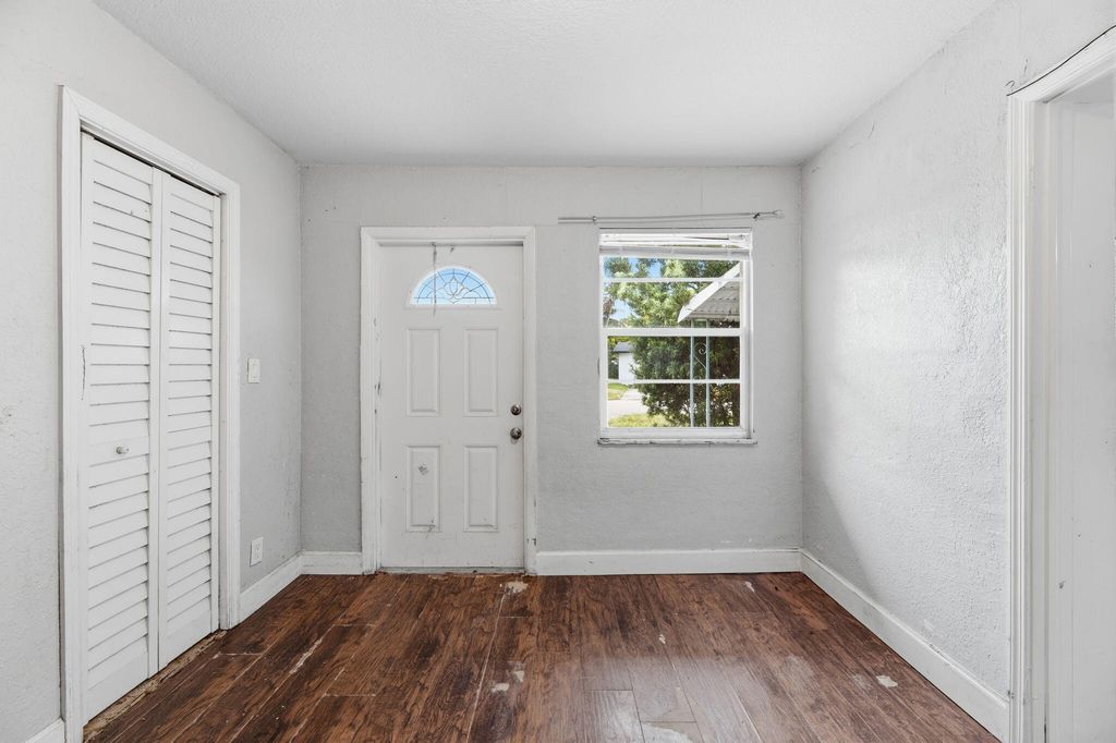 1640 NE 32ND Place, photo 7