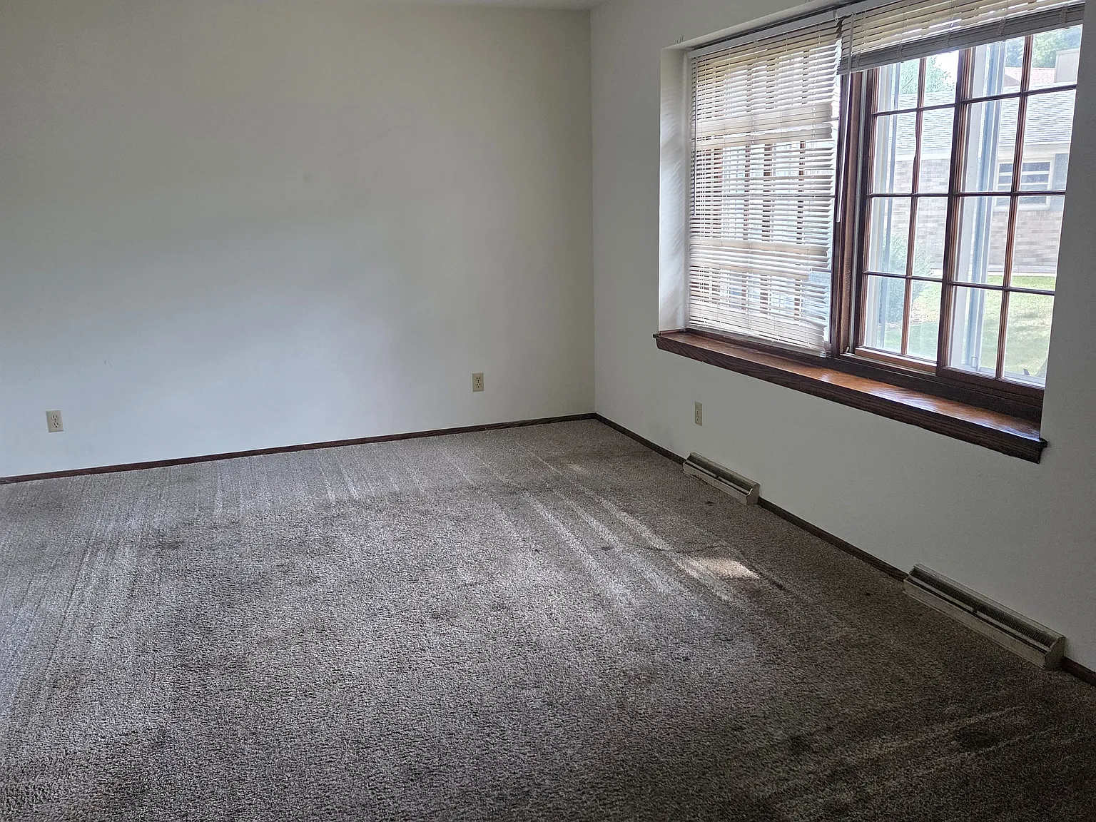 6 bed, 2800 sqft, $1,234 — Photo 3