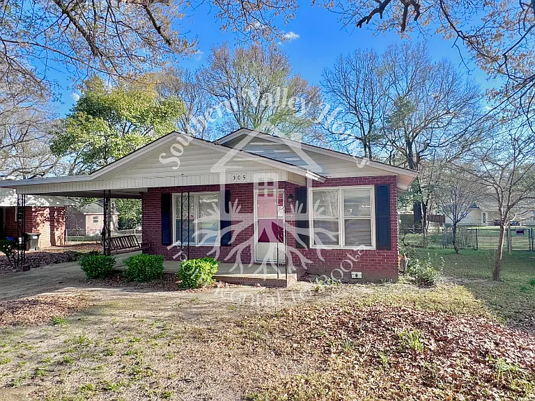 305 Sparta St — Photo 2
