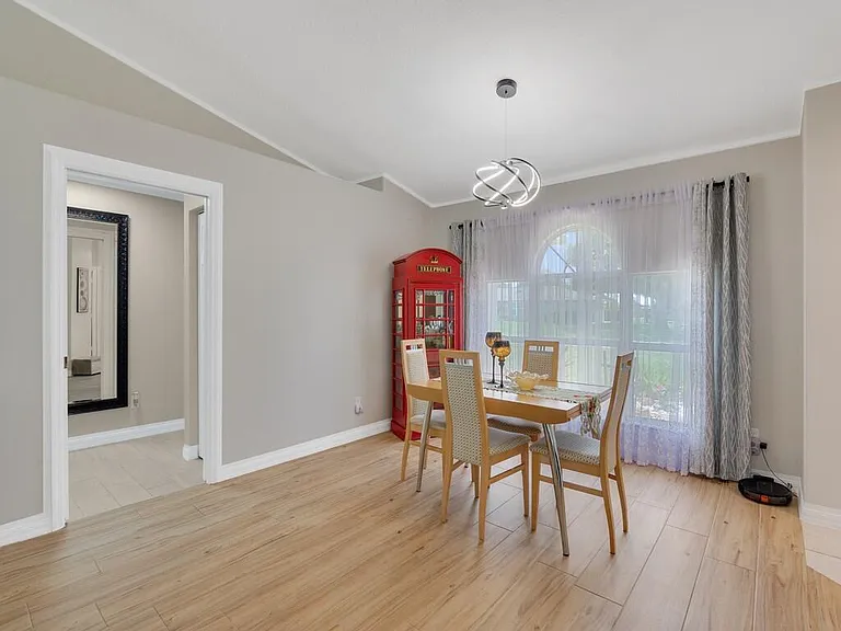 664 Vocelle Ave — Photo 8
