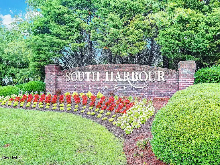 5006 Glen Cove Dr SE — Photo 3