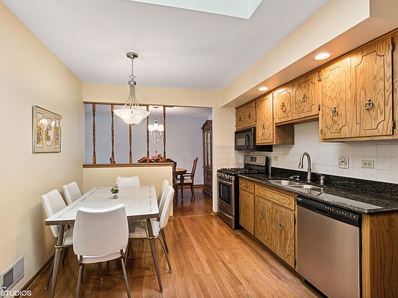 5th image of 16133 Pine Dr