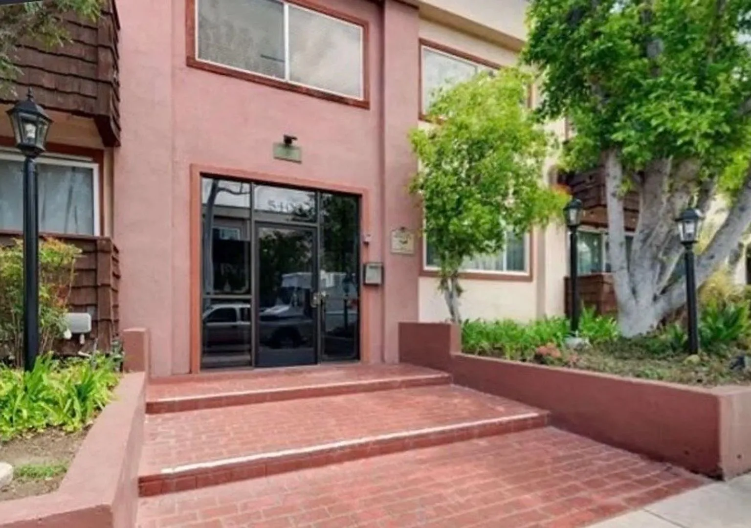 Remodeled 1 bedroom in Encino — Photo 2