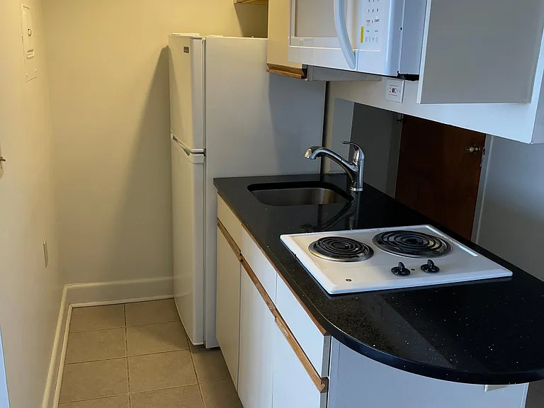 60 Strawberry Hill Ave #902 — Photo 7