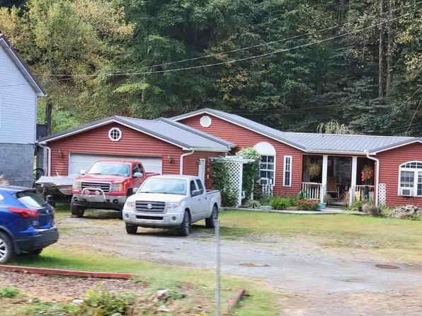 2506 Chestnut Ln, Gilbert, WV 25621