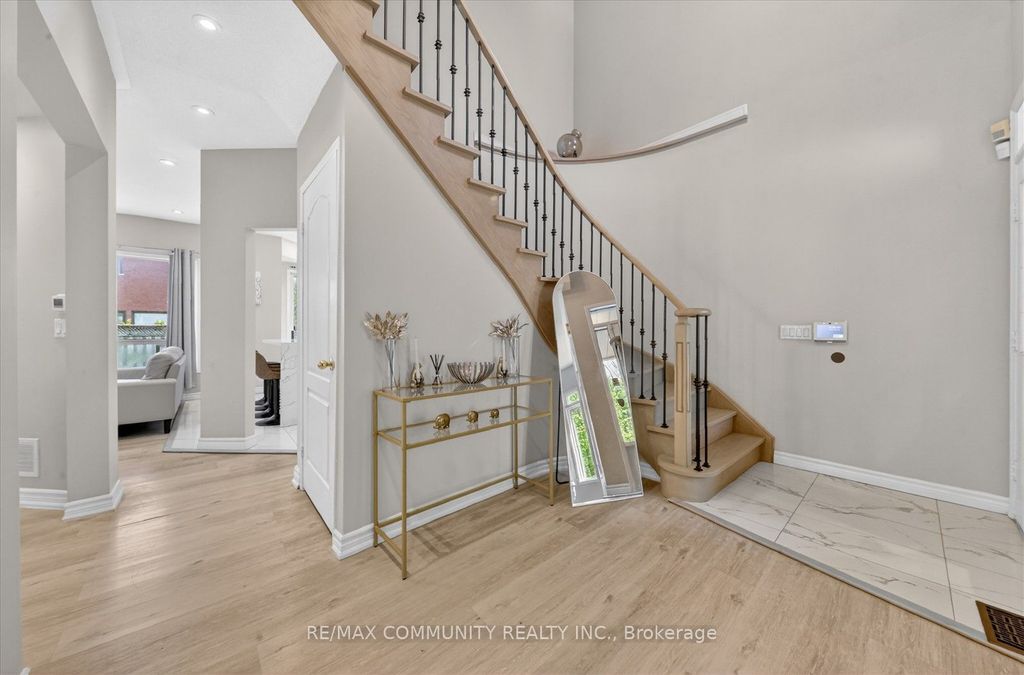 154 Thicket Cres, Pickering, ON - More