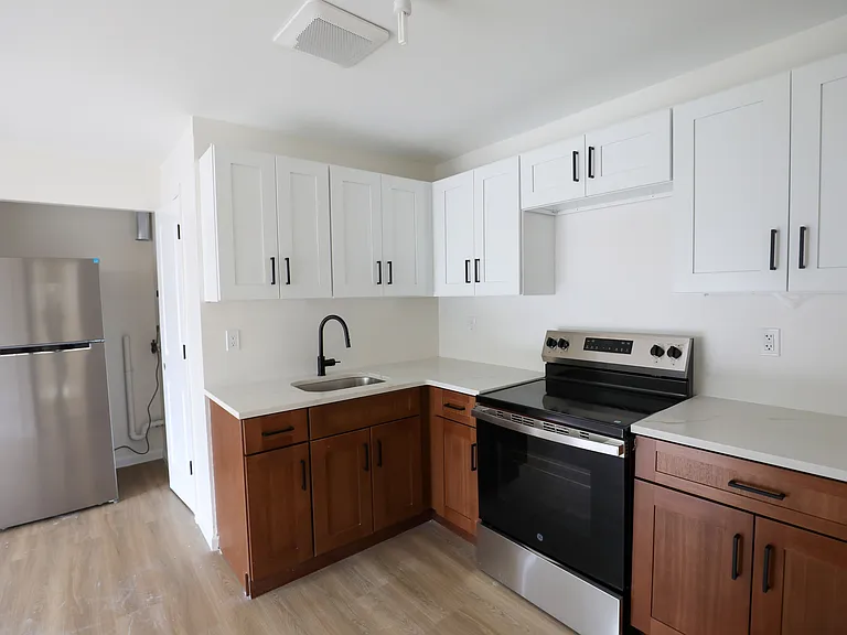 190 Broadway #2B — Photo 5