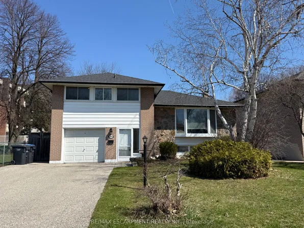 1349 Kelly Rd, Mississauga, ON L5J 3V1