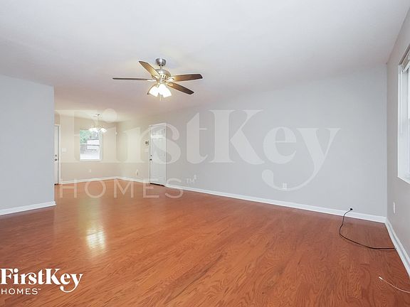3rd image of 736 Rowe Rd