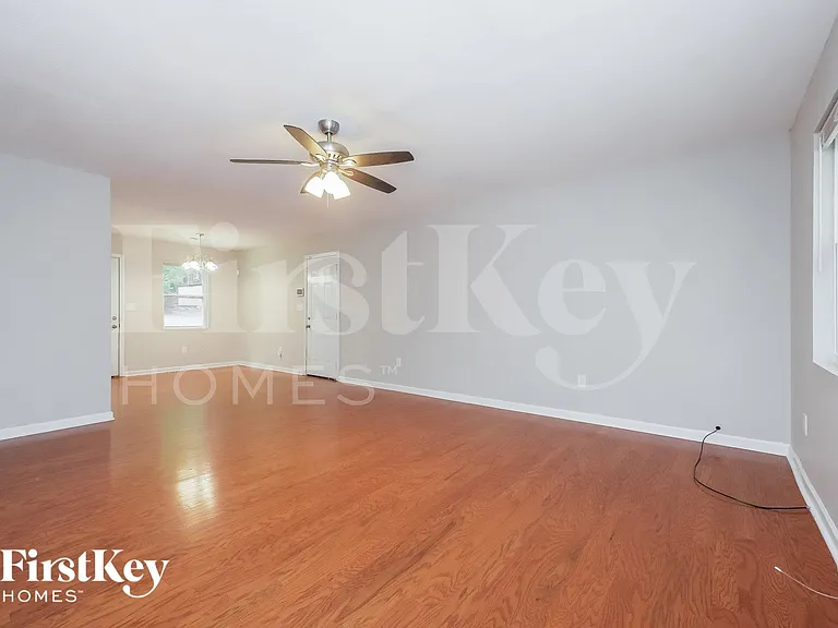 736 Rowe Rd — Photo 3