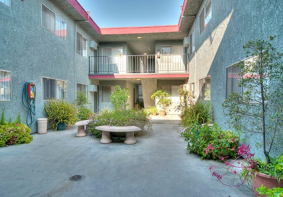 2nd image of 11659 Chandler Blvd APT 21