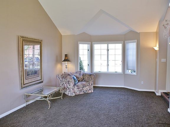 3rd image of 2576 Saint Charles Ave