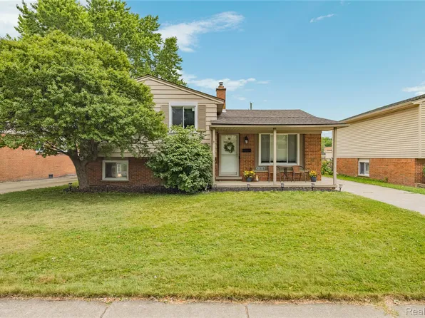 31516 Saint Margaret St, Saint Clair Shores, MI 48082