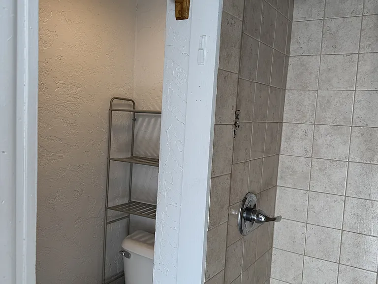 592 Main St #E — Photo 8