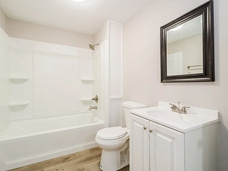 963323_023_main_bathroom_13076564.jpg