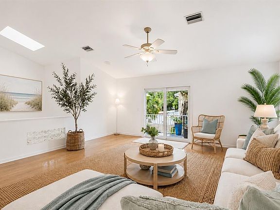 4th image of 755 SAN CHRISTOPHER DRIVE