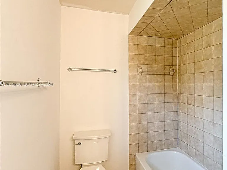 240 NW 36th St — Photo 23